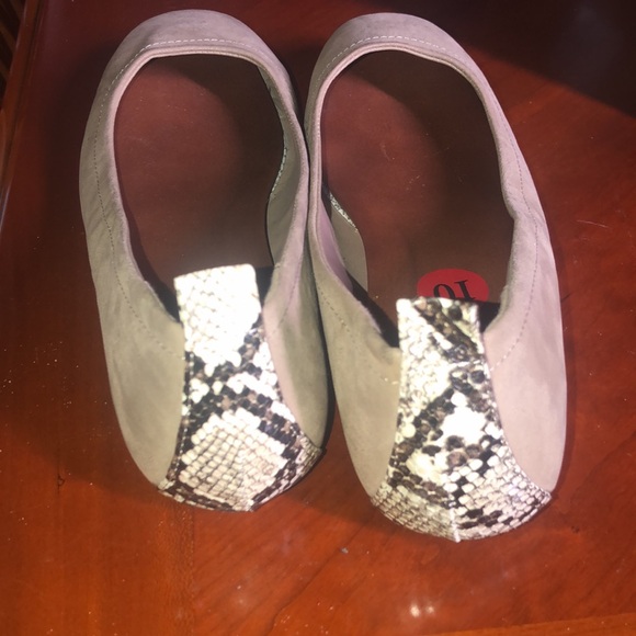 NWT mia flats square toe natural w snake print on back of the shoe sz 10 - Picture 3 of 8